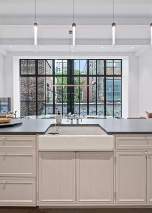 NEWYORK-CORNELIATOWNHOUSE-WESTVILLAGE-KITCHENISLAND-WPRELAIS-OR